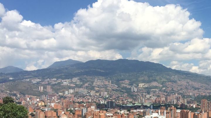 Medellin Skyline HipLatina