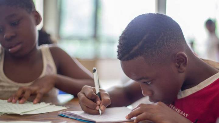 Photo: Unsplash/@santivedri