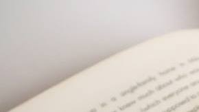 Photo: Unsplash/@daniela_curly