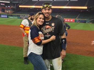 Carlos Correa celebrates World Series championship by proposing to his  girlfriend