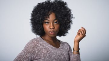 Treating dandruff for naturally curly hair HipLatina