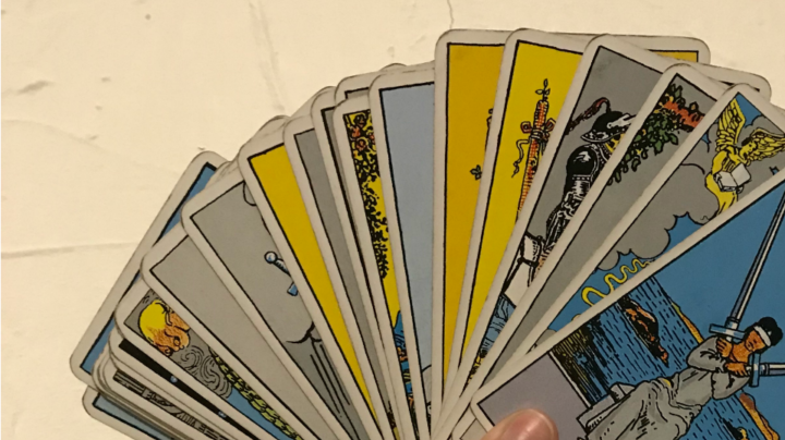 How To Read Tarot Cards HipLatina