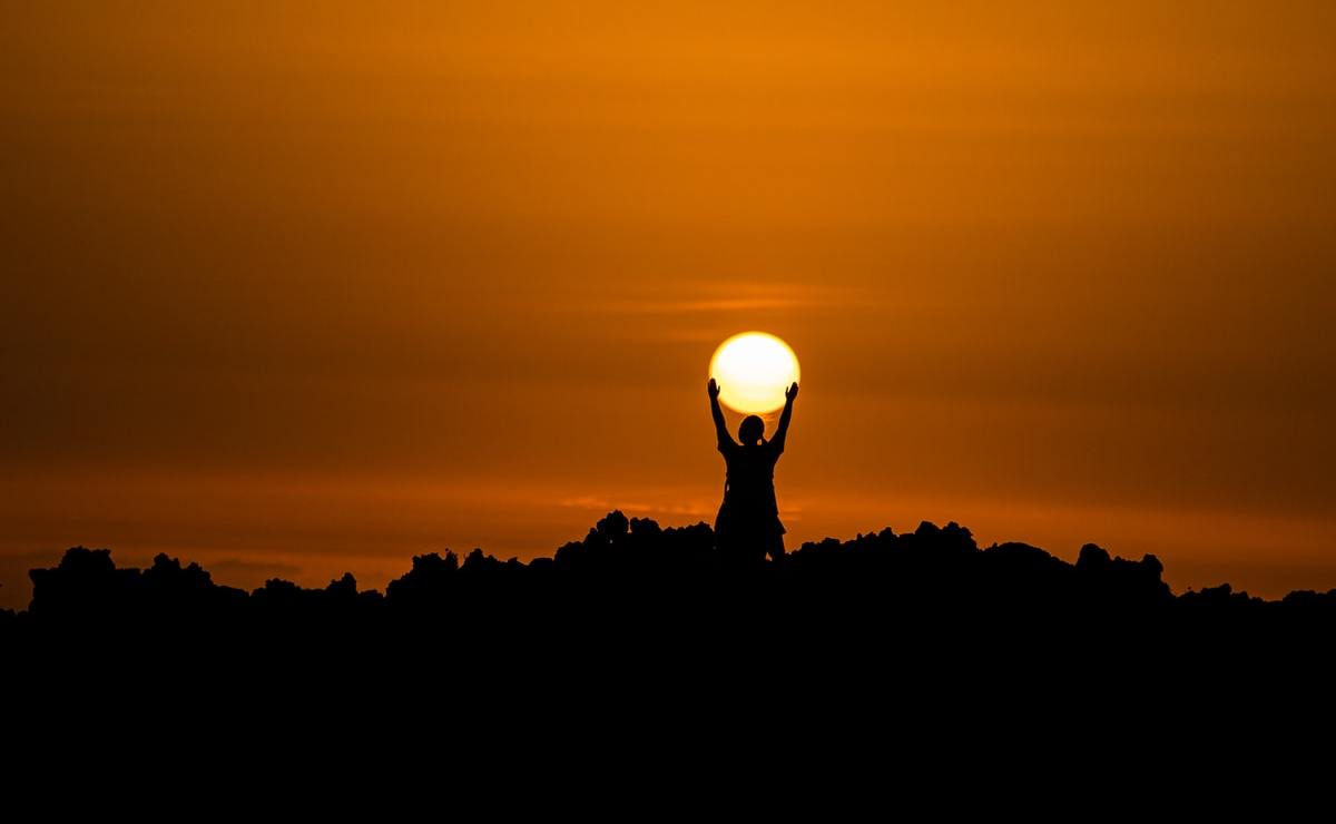 Manage Your Anxiety and Celebrate Your Successes With 5 Sun Salutations ...