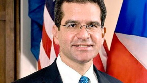 Photo: Wikimedia/Official site of Resident Commissioner of Puerto Rico Pedro Pierluisi
Trabajo derivado: Coronades (talk)