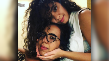Curly Hair sisters
