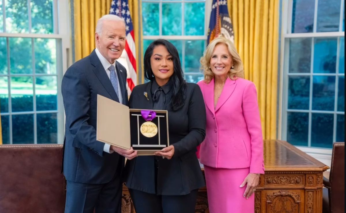 Selena Honored Posthumously with National Medal of Arts HipLatina