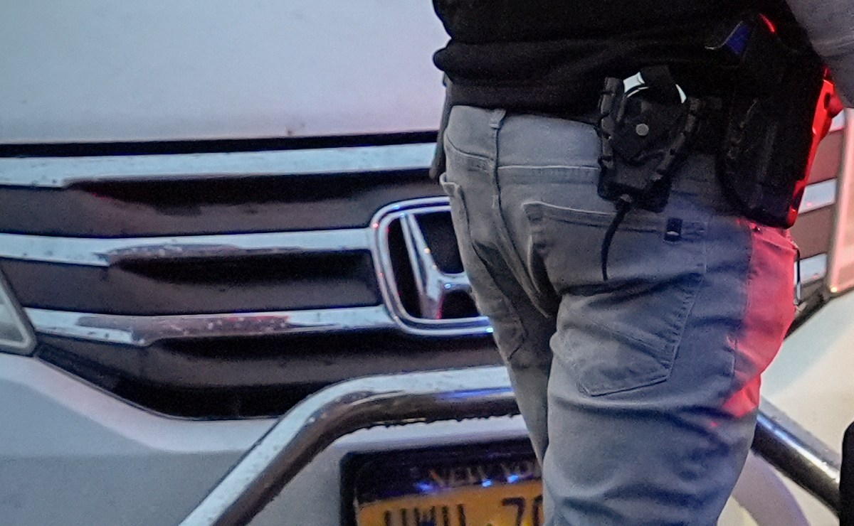 ICE Arrests Mexican Migrant During School Drop-Off in Chicago - HipLatina