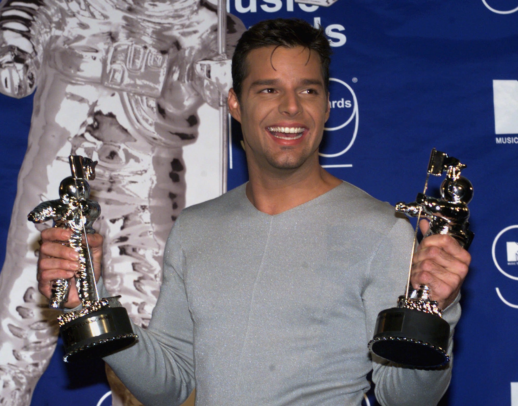 Latin Singer Ricky Ricky Martin to make VMAs History with First Latin Icon Award - HipLatina